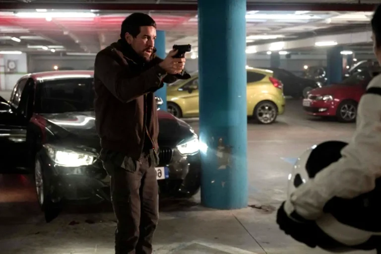 Agente Zeta é um thriller de espionagem que explora segredos do passado, mas não atinge seu potencial. Vale a pena assistir em 2026.