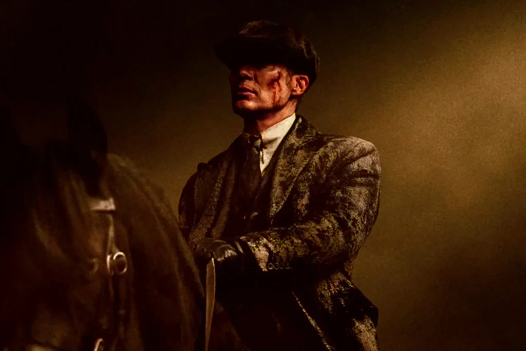 Peaky Blinders: O Homem Imortal explora legados e conflitos familiares, oferecendo uma nova perspectiva sobre a famosa família Shelby.