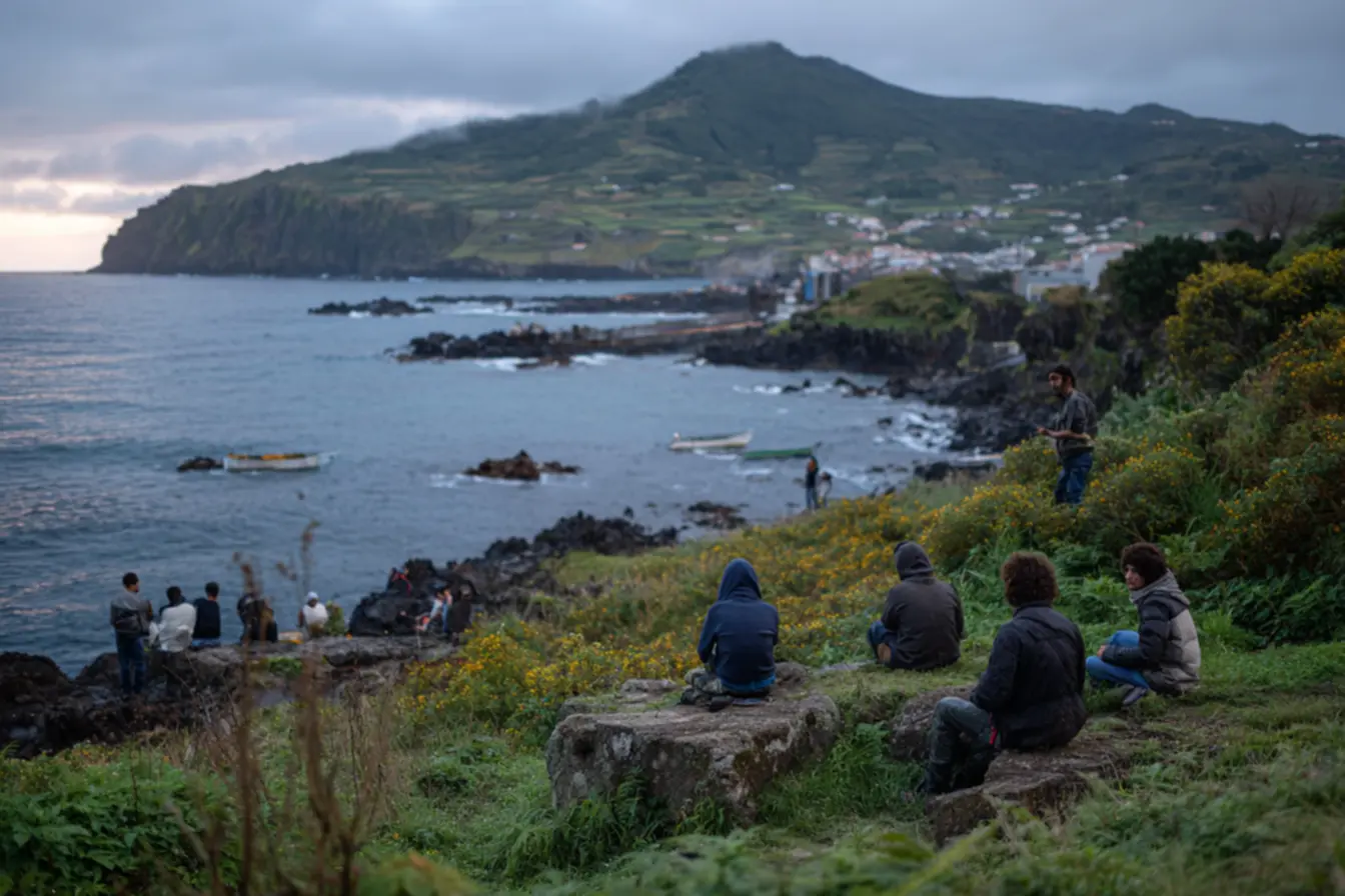 Cenas da série Mar Branco que retratam a ambição e as consequências das escolhas