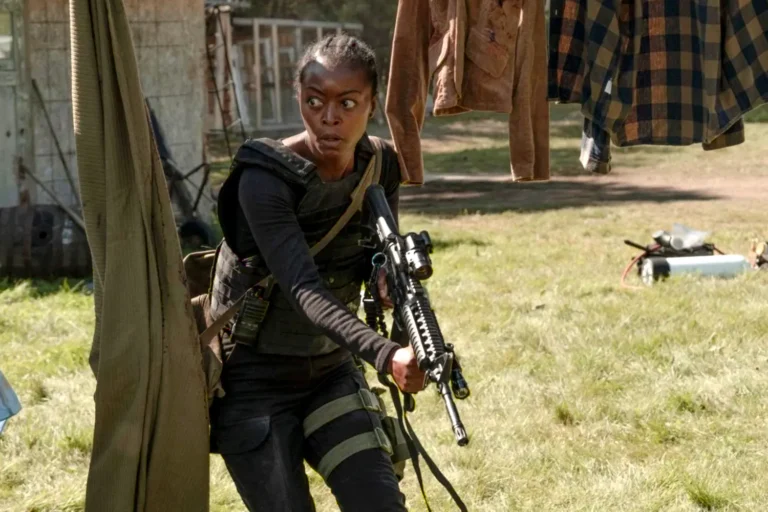 “40 Acres” explora a sobrevivência e a força das conexões humanas em meio ao caos, refletindo sobre comunidade e identidade.