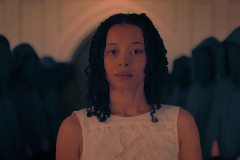 O baile em "Os Testamentos: Das Filhas de Gilead" revela o horror da opressão feminina, abordando amor, controle e luta por autonomia.