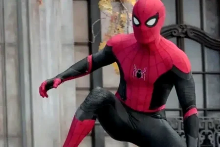 Explore a popularidade do Homem-Aranha no Disney+ e como seus filmes refletem lutas emocionais e ressoam com o público em 2026.