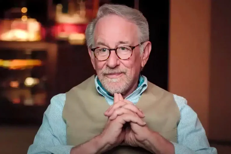 A recusa de Spielberg em fazer uma sequência de E.T., o Extraterrestre, revela a importância da integridade artística e do legado cultural.