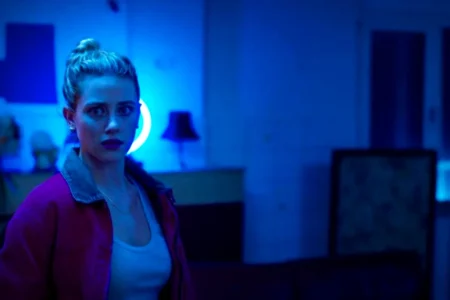 Rede Tóxica explora a escuridão da experiência humana na era digital, revelando os impactos da normalização da violência e do trauma online.